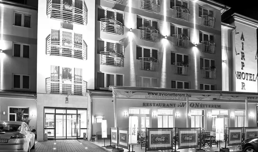 Airport Hotel Budapest Vecs�s - Kar�csony - teljes el�refizet�ssel (min. 2 �j)