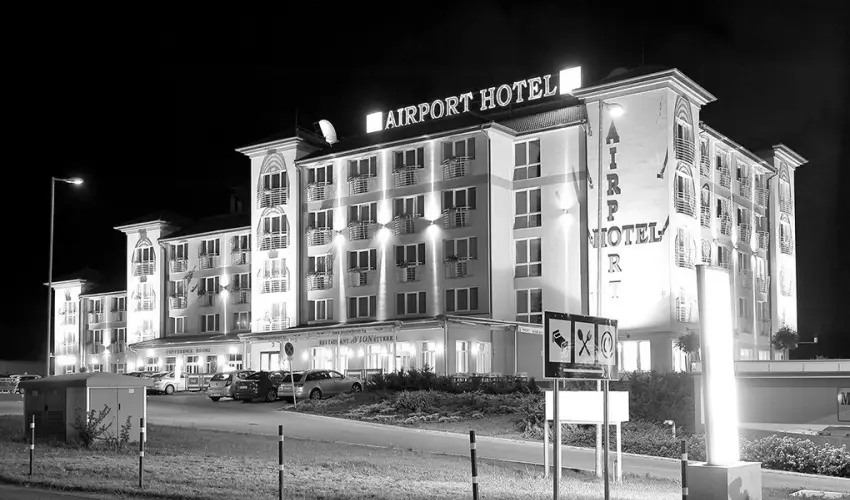Airport Hotel Budapest Vecs�s - Kar�csony - teljes el�refizet�ssel (min. 2 �j)