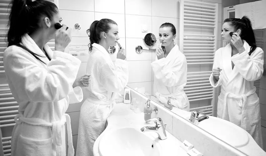 Airport Hotel Budapest Vecs�s - Kar�csony - teljes el�refizet�ssel (min. 2 �j)