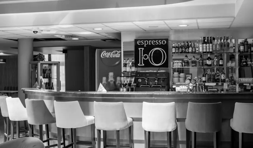 Airport Hotel Budapest Vecs�s - Kar�csony - teljes el�refizet�ssel (min. 2 �j)