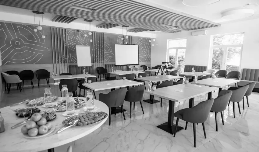 Airport Hotel Budapest Vecs�s - Kar�csony - teljes el�refizet�ssel (min. 2 �j)