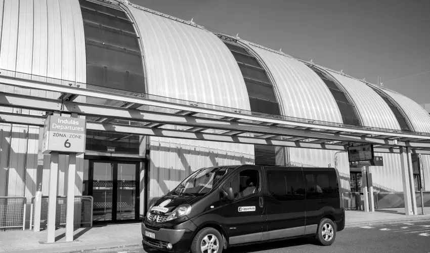 Airport Hotel Budapest Vecs�s - Kar�csony - teljes el�refizet�ssel (min. 2 �j)