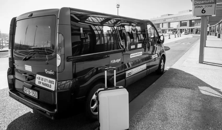 Airport Hotel Budapest Vecs�s - Kar�csony - teljes el�refizet�ssel (min. 2 �j)