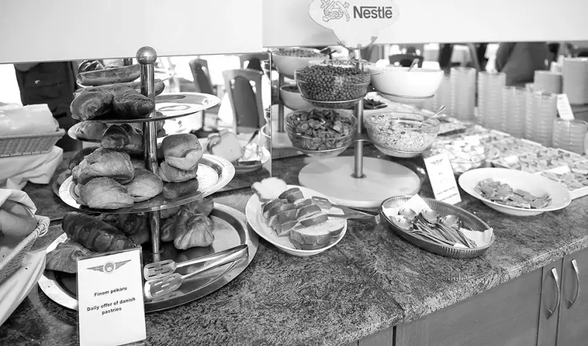 Airport Hotel Budapest Vecs�s - Kar�csony - teljes el�refizet�ssel (min. 2 �j)