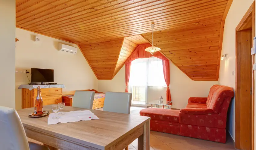 Andrea Villa Hvz - Karcsony (min. 2 j)