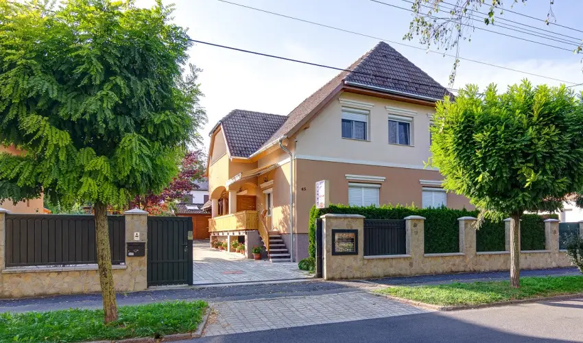 Andrea Villa Hvz - Karcsony (min. 2 j)