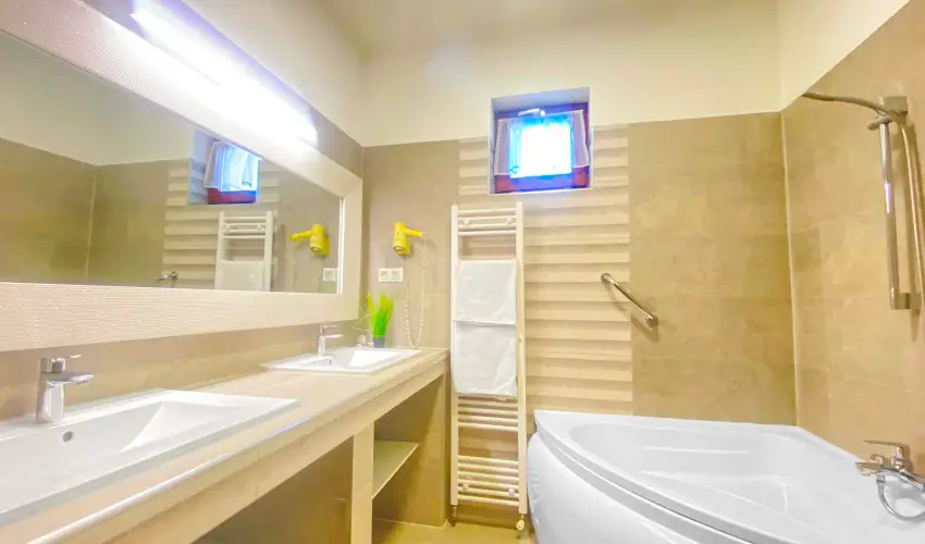 Bajor Panzi Aparthotel Bk, Bkfrd - Karcsony