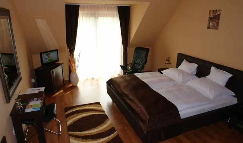 Bajor Panzi Aparthotel Bk, Bkfrd - Karcsony