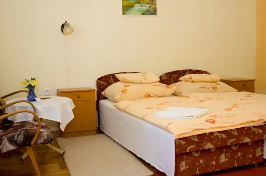 Betti Motel - Karcsony