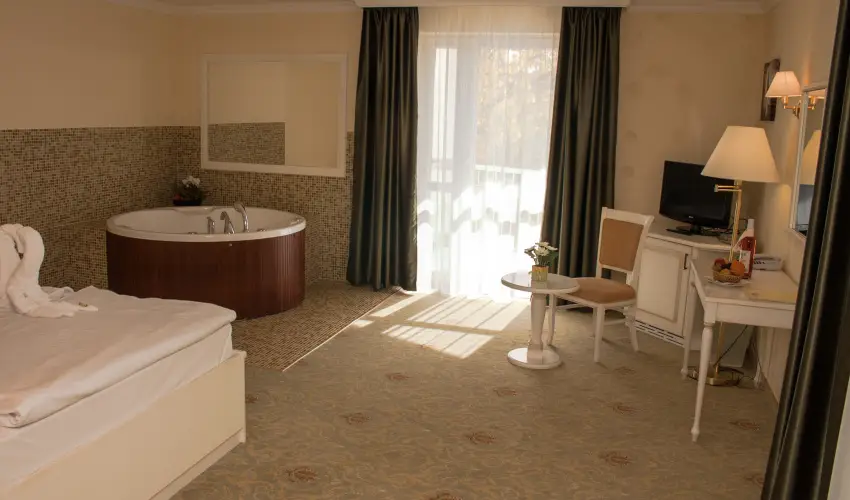 Calimbra Konferencia & Wellness Hotel Miskolctapolca - Karcsony (min. 2 j)