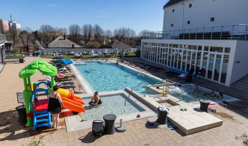 CE Plaza Hotel Si�fok - Var�zslatos �nnepek - Kar�csony �s �nnepek k�z�tt 