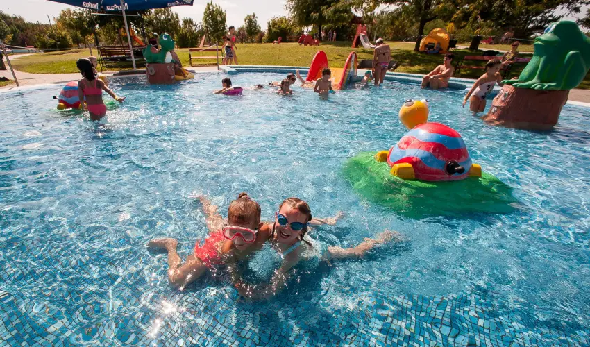 Cegldfrd Apartmanpark s Kemping Cegld - Karcsony (min. 2 j)