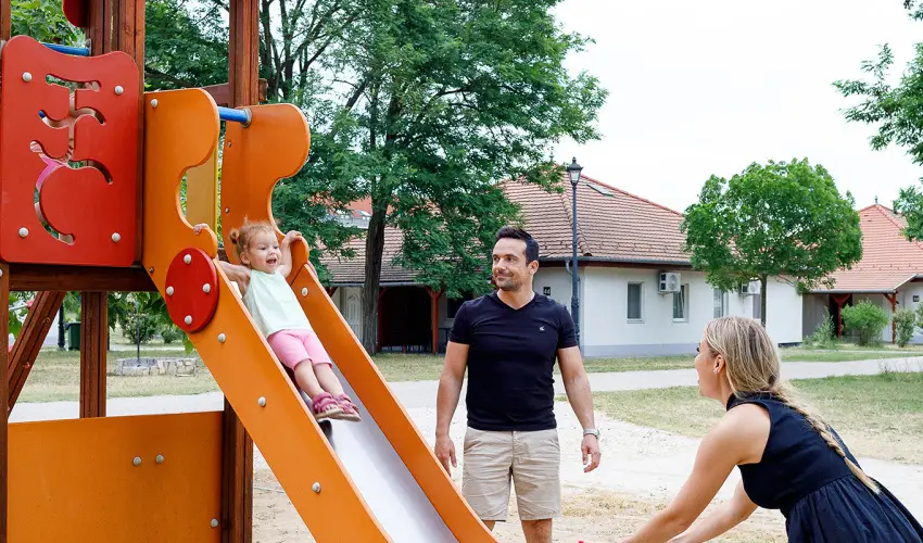 Cegldfrd Apartmanpark s Kemping Cegld - Karcsony (min. 2 j)