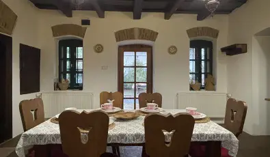 Czir�ka Vend�gh�z Tolcsva