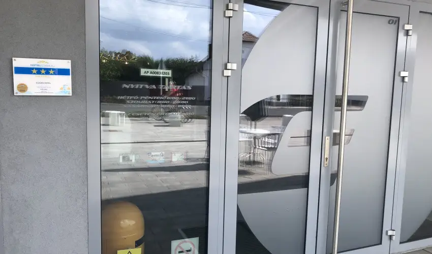 Eleven Business & Sport Hotel Jászárokszállás - Karácsony