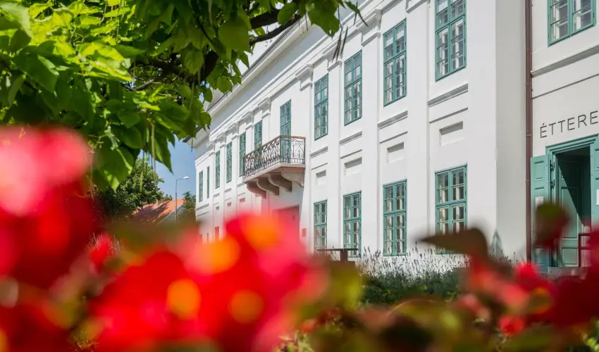 Erzsbet Nagy Szlloda Paks - Karcsonyi csomagajnlat (min. 2 j)