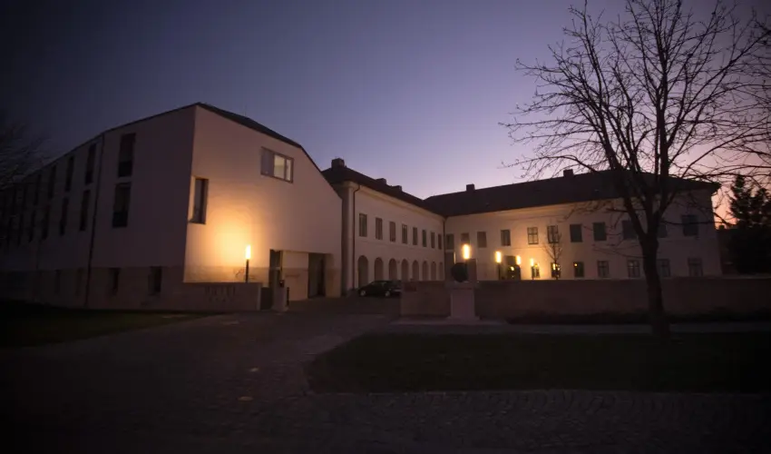 Erzsbet Nagy Szlloda Paks - Karcsonyi csomagajnlat (min. 2 j)