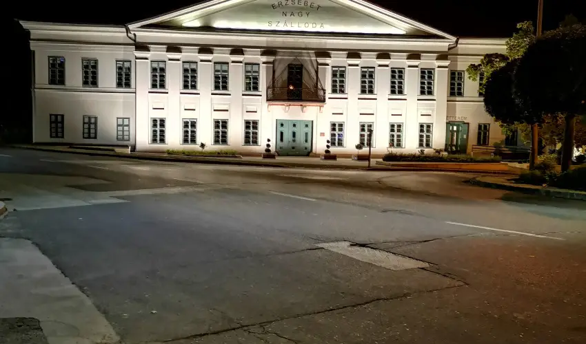 Erzsbet Nagy Szlloda Paks - Karcsonyi csomagajnlat (min. 2 j)