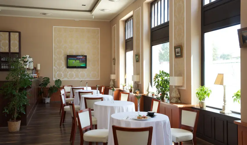 Erzsbet Kirlyn Szlloda Gdll - Karcsony 