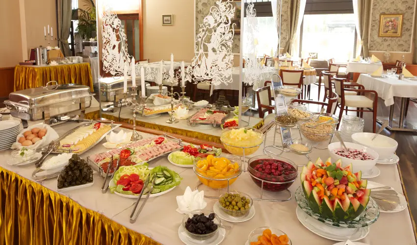 Erzsbet Kirlyn Szlloda Gdll - Karcsony 