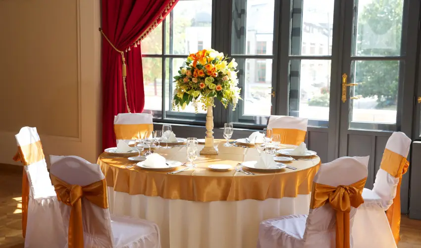 Erzsbet Kirlyn Szlloda Gdll - Karcsony 