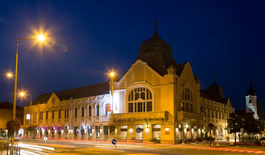 Erzsbet Kirlyn Szlloda Gdll - Karcsony 