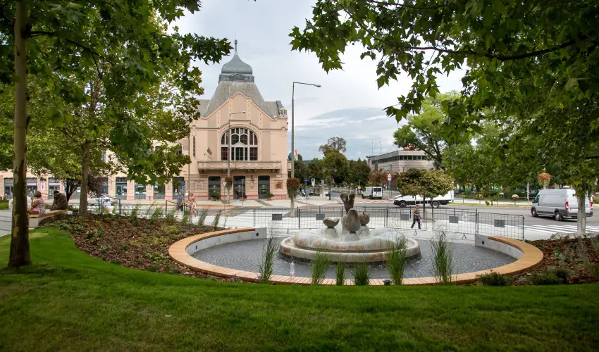 Erzsbet Kirlyn Szlloda Gdll - Karcsony 