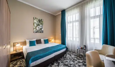 Erzsbet Kirlyn Szlloda Gdll