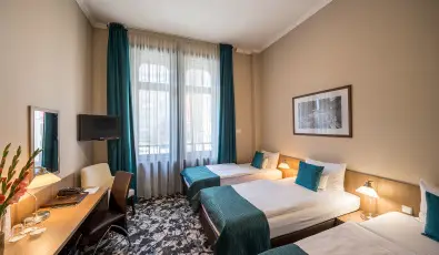 Erzsbet Kirlyn Szlloda Gdll