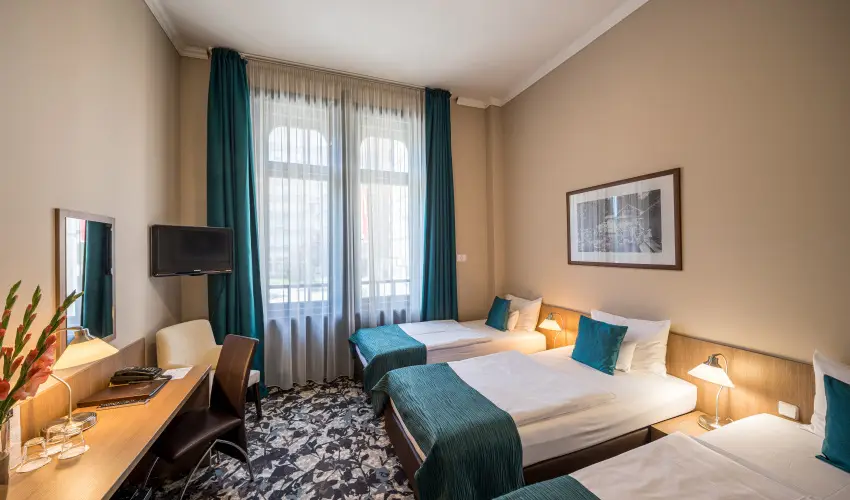 Erzsbet Kirlyn Szlloda Gdll - Karcsony 