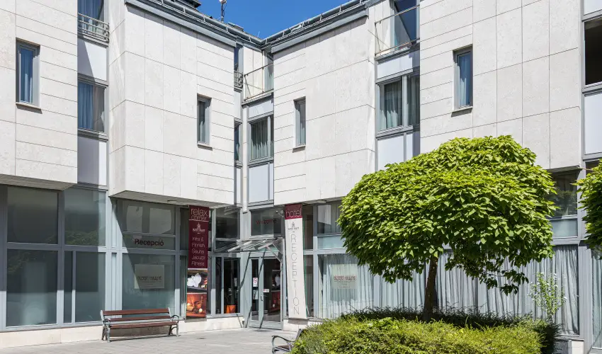 Erzsbet Kirlyn Szlloda Gdll - Karcsony 