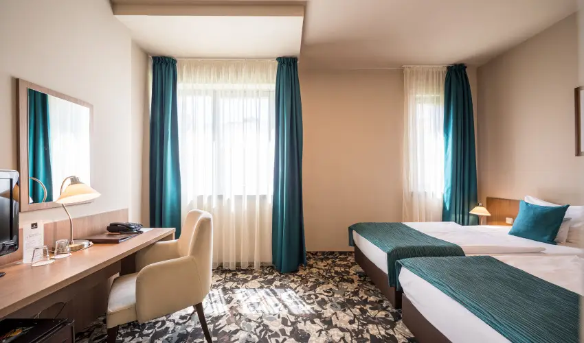 Erzsbet Kirlyn Szlloda Gdll - Karcsony 