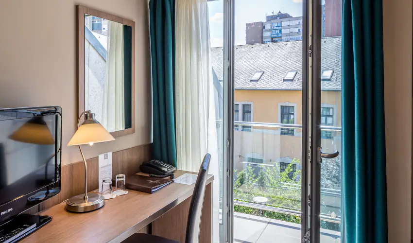 Erzsbet Kirlyn Szlloda Gdll - Karcsony 