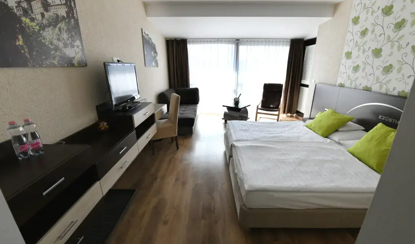 Ezsthd Hotel Veszprm - Karcsony