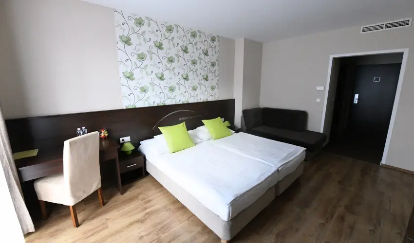 Ezsthd Hotel Veszprm - Karcsony