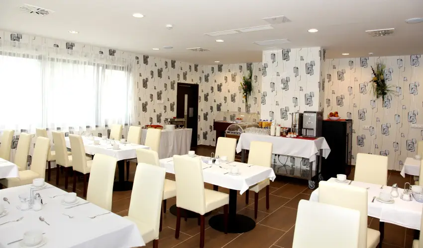 Ezsthd Hotel Veszprm - Karcsony