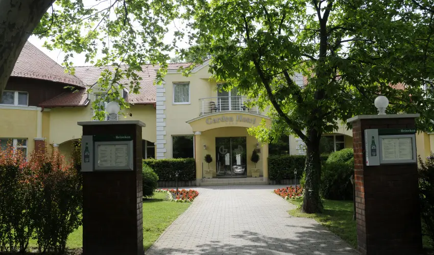 Garden Hotel Wellness & Konferencia Szolnok - Karcsony