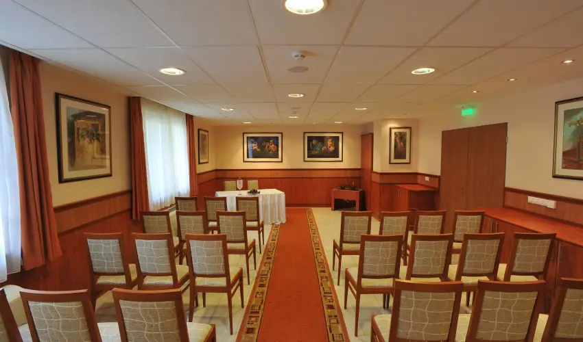 Garden Hotel Wellness & Konferencia Szolnok - Karcsony