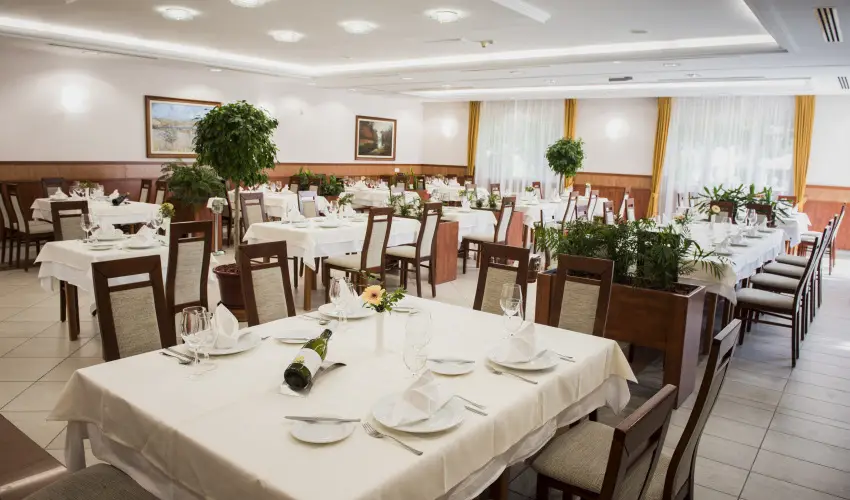 Garden Hotel Wellness & Konferencia Szolnok - Karcsony