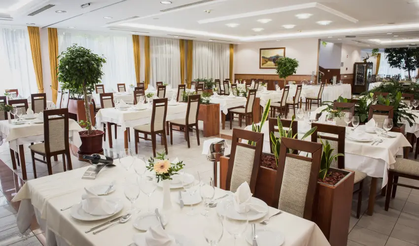 Garden Hotel Wellness & Konferencia Szolnok - Karcsony