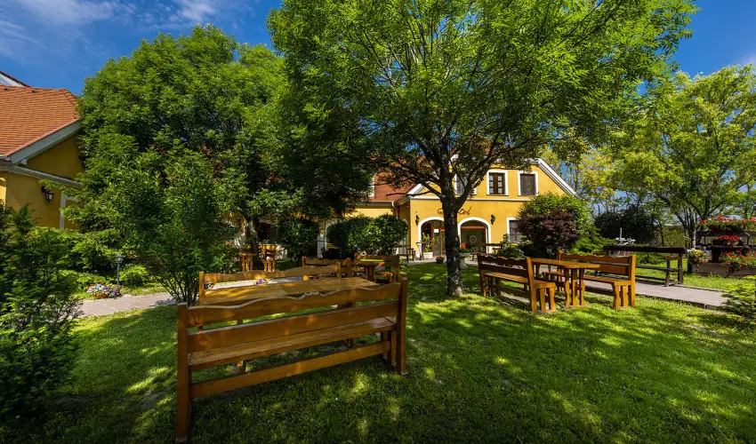 Gastland M0 Hotel Szigetszentmikls - Karcsony 