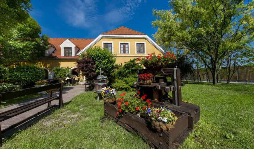 Gastland M0 Hotel Szigetszentmikls - Karcsony 