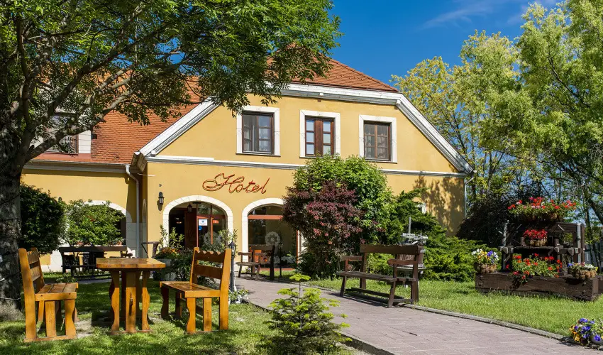 Gastland M0 Hotel Szigetszentmikls - Karcsony 