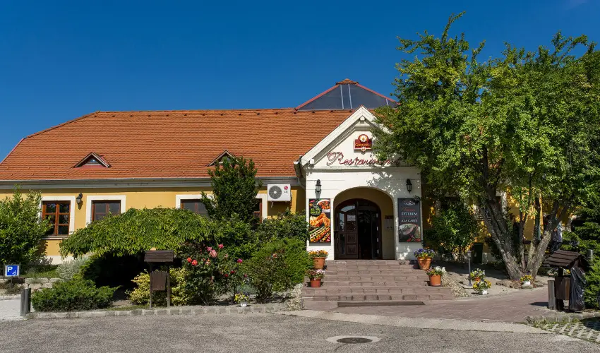 Gastland M0 Hotel Szigetszentmikls - Karcsony 