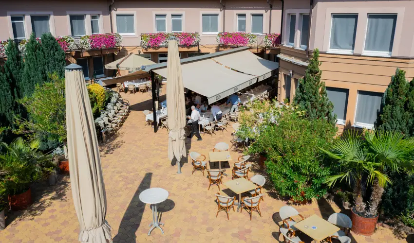 Granada Konferencia Wellness és Sport Hotel Kecskemét - Karácsony