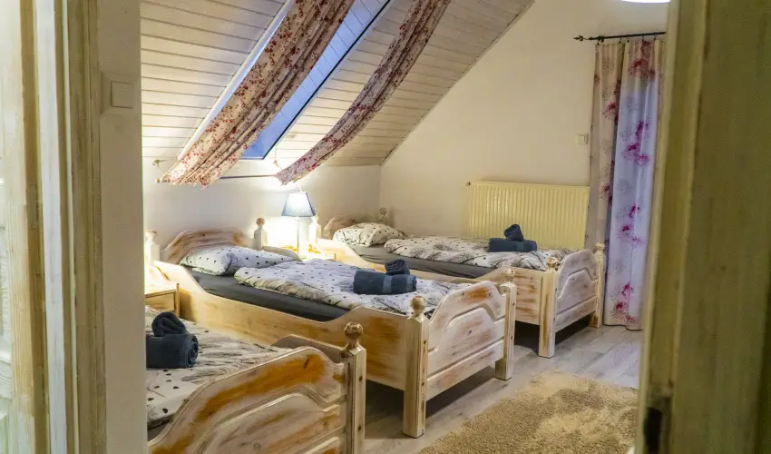 Gyulavez�r Lovasbirodalma Panzi�  Gyulakeszi - Kar�csony (min. 2 �j)