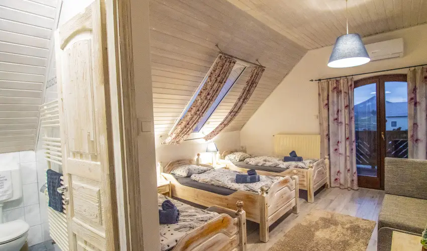 Gyulavez�r Lovasbirodalma Panzi�  Gyulakeszi - Kar�csony (min. 2 �j)