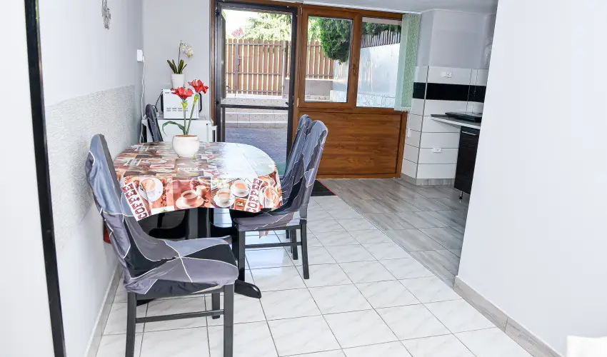 Hajnal Apartman Hajdszoboszl - Karcsony (min. 2 j)