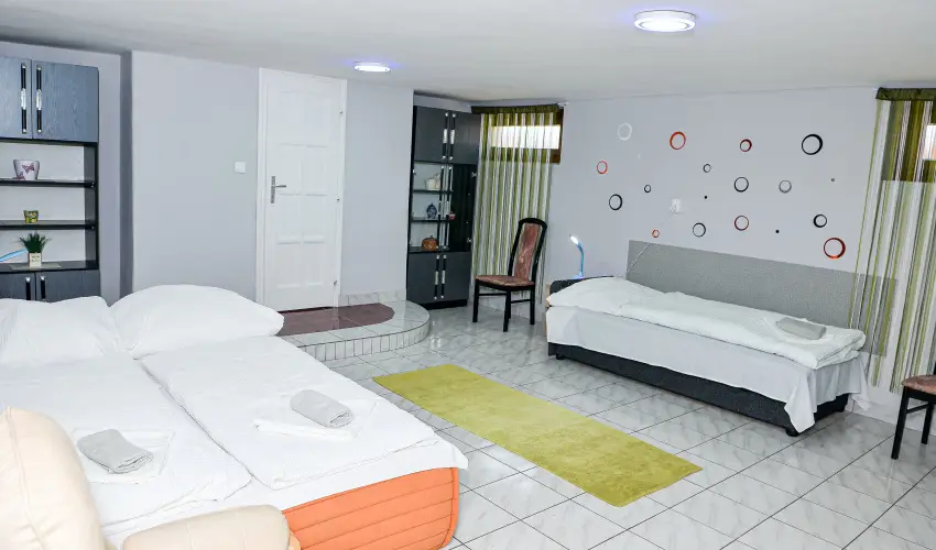 Hajnal Apartman Hajdszoboszl - Karcsony (min. 2 j)