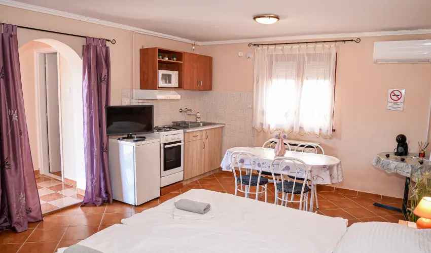 Hajnal Apartman Hajdszoboszl - Karcsony (min. 2 j)